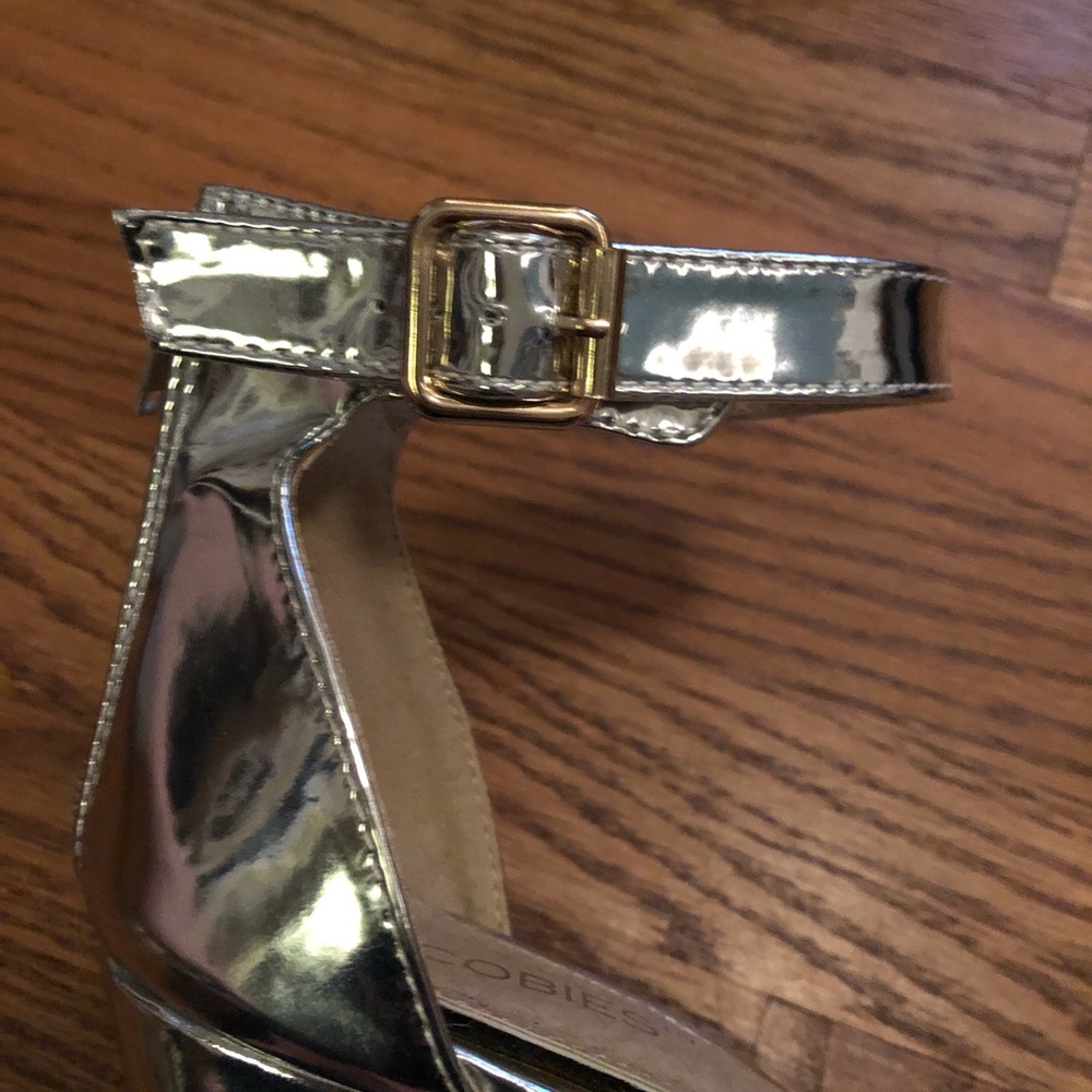 Shiny silver heels - Picture 2 of 3